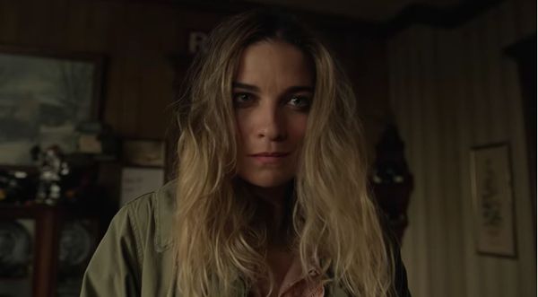 Annie Murphy tells Kevin he can f**k himself