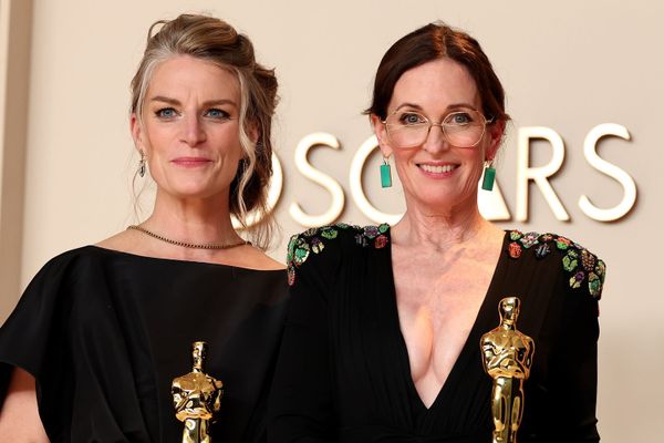 As Seen On Social Media: Oscar-winning glasses, Selena’s bow tank