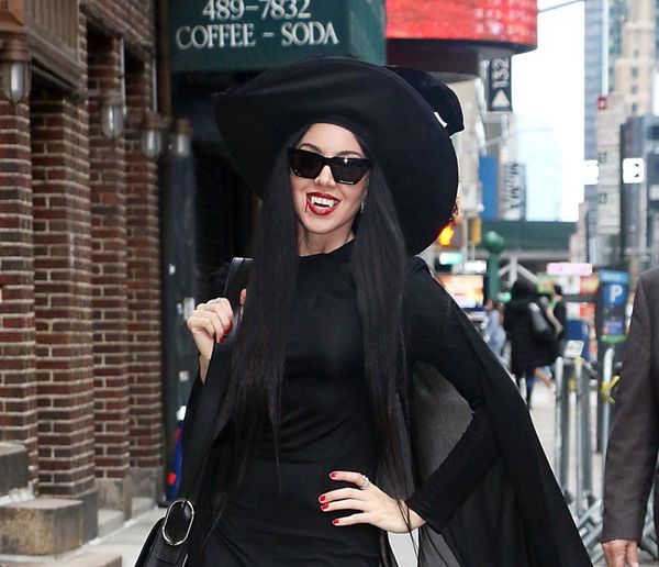 Aubrey Plaza gets her witch on