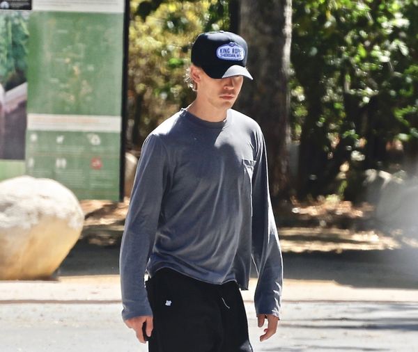 Austin Butler and Tom Hanks in Elvis