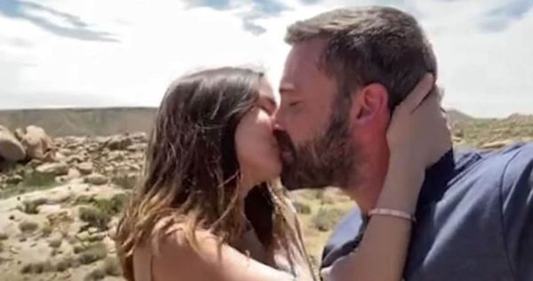 Ben-Ana and Residente’s kissing video