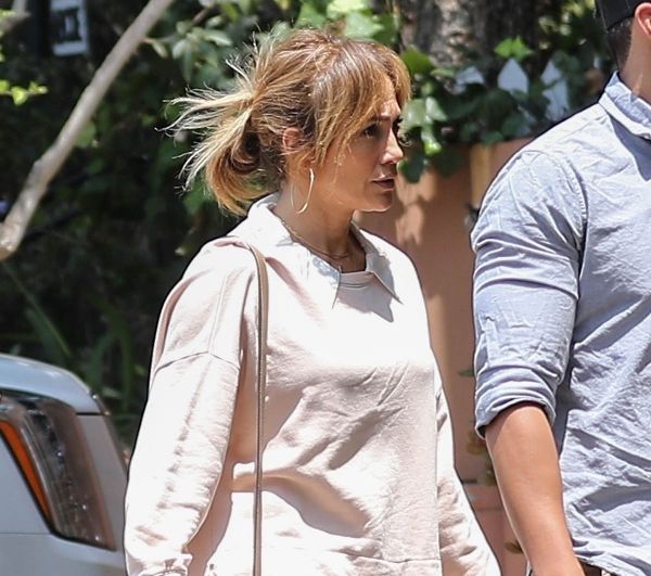 Bennifer in traffic and the sneakers