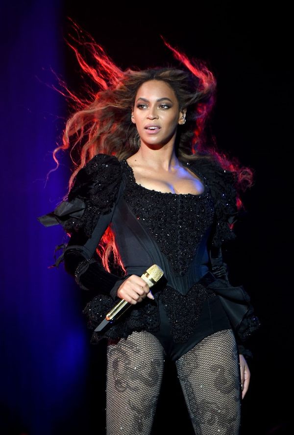 Beyoncé. Tonight. CMAs.