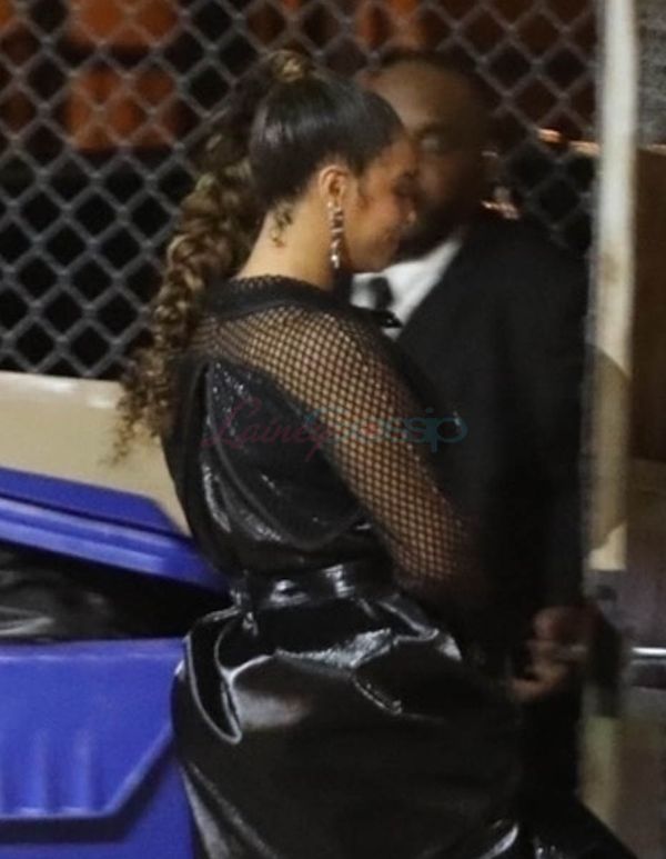 Beyoncé passes the mic