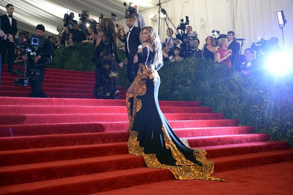 Extra at the MET: Beyonce