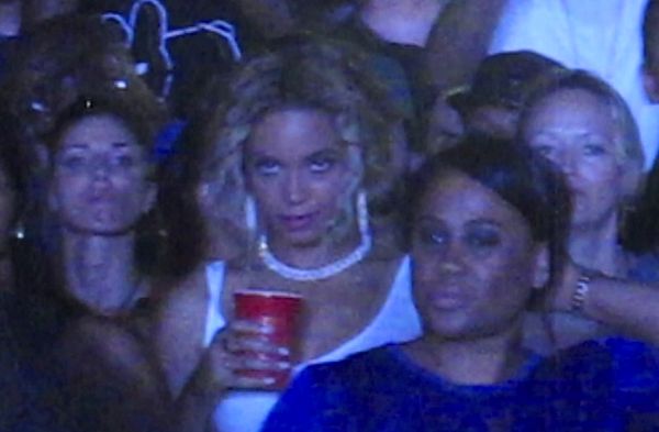 The show must go on, even if your weave is stuck