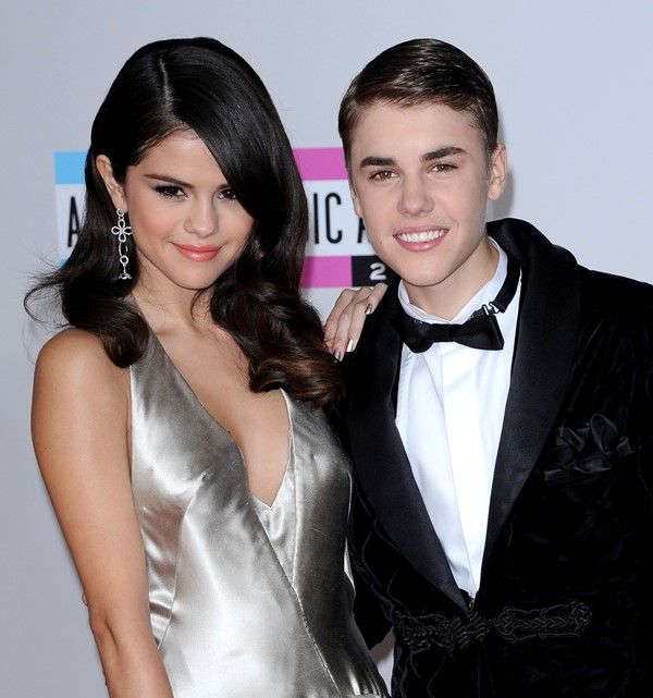 Selena & JB are rattling windows