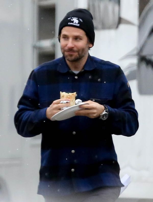 Bradley Cooper: working single