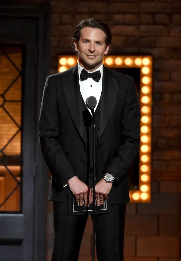 Bradley Cooper: no Shayk at the Tony Awards