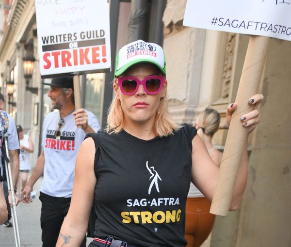 As Seen On Social Media: Busy Philipps’s pink sunglasses and Jennifer Garner’s big bag