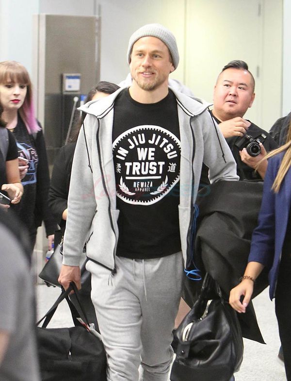 Charlie Hunnam in the etalk lounge