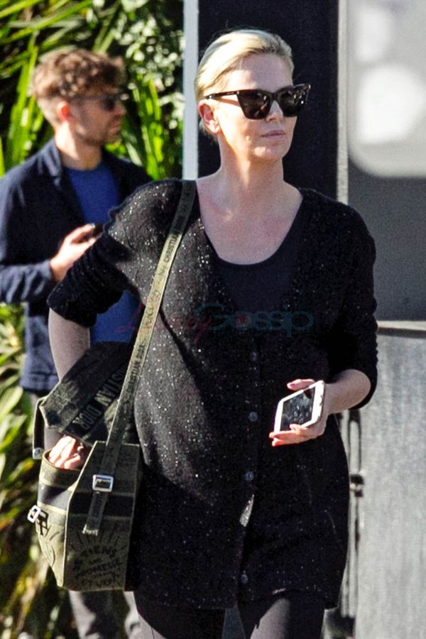 Charlize without Brad