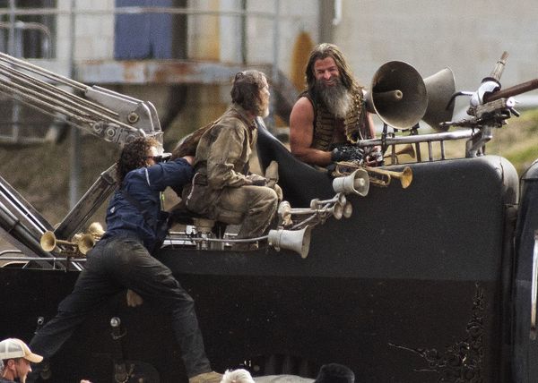 Chris Hemsworth is unrecognizable