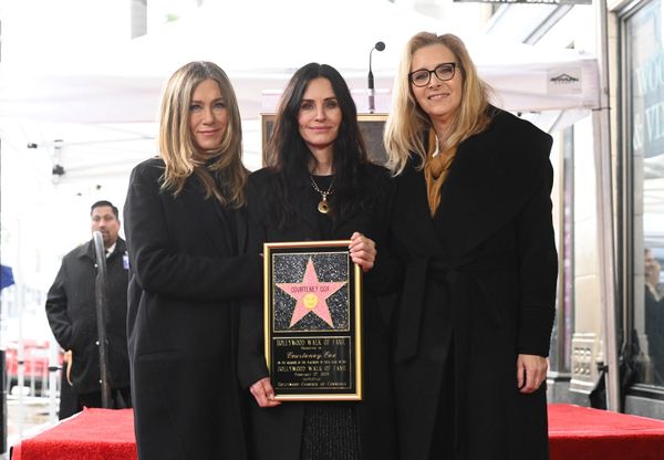 Jennifer, Lisa, and Courteney put on a show
