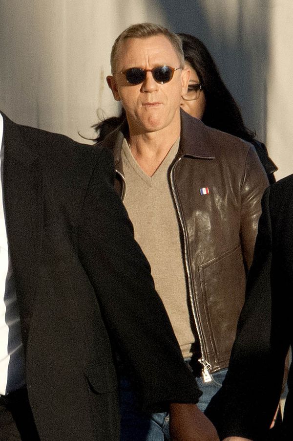 Bond in brown leather