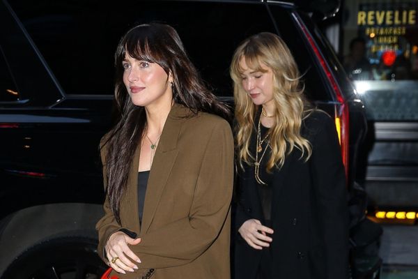 JLaw & Dakota: matching hairstyles out for dinner
