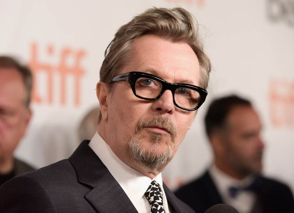 Gary Oldman goes for Oscar in Darkest Hour