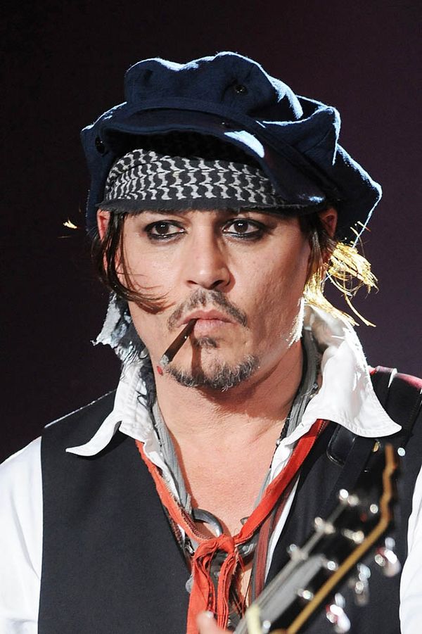 Johnny & Amber give back