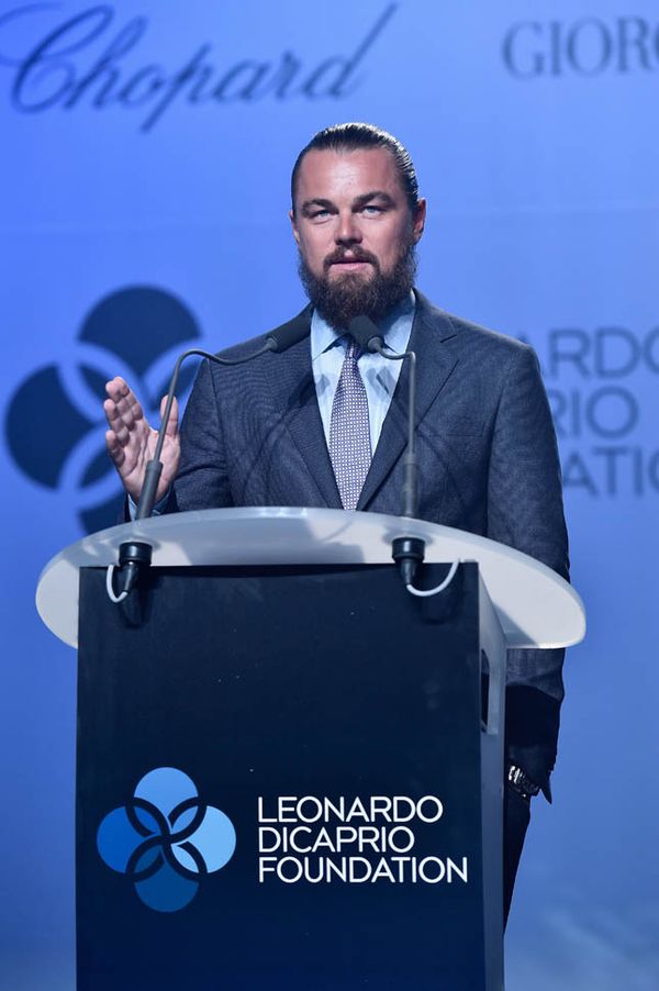 No pictures with the bonafide