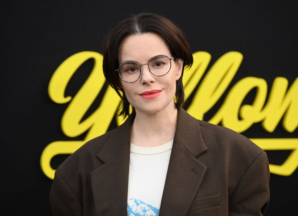 Make Emily Hampshire a rom-com queen