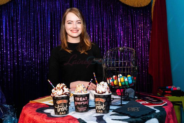 Emma Stone’s shoulder and bingo