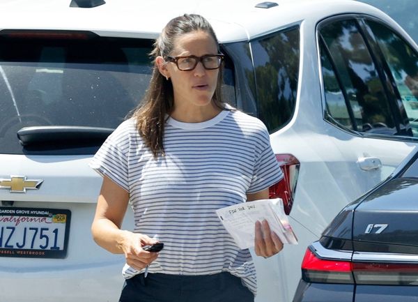 As Seen On Social Media: Jennifer Garner’s striped tee, The Capsule Wardrobe Lie