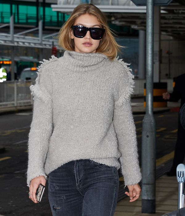 Gigi & Zayn hold hands