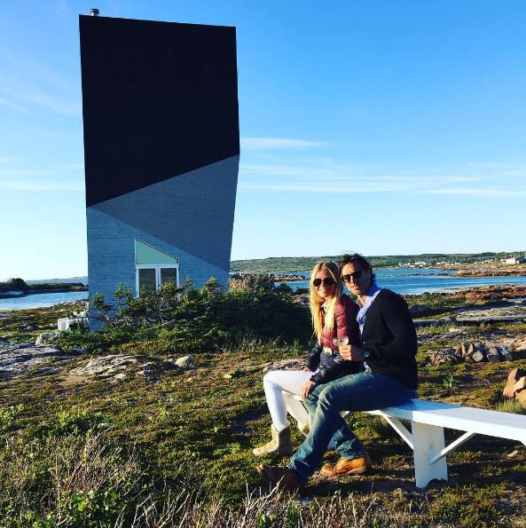 Gwyneth & Brad in Canada