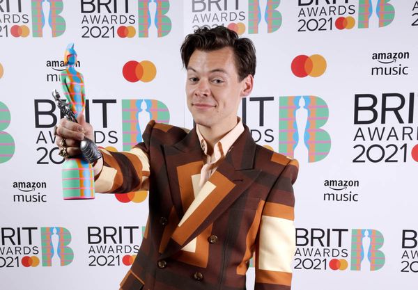 Harry Styles: Accent and Outfit