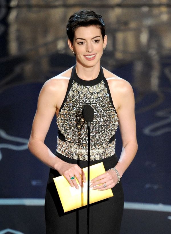 Anne Hathaway: Worst Oscar Presenter?