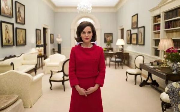 Natalie Portman cosplays as Jackie O