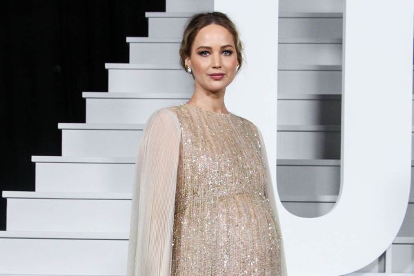 Jennifer Lawrence’s golden return to the red carpet
