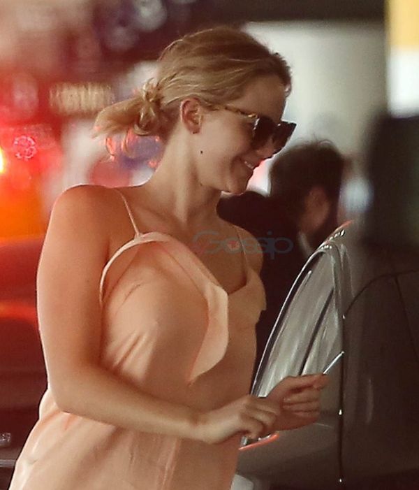 The Jennifer Lawrence airport pickup