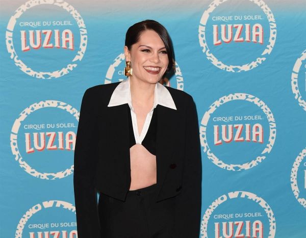 Outfit of the Week: Jessie J + Mila Kunis bonus sweater