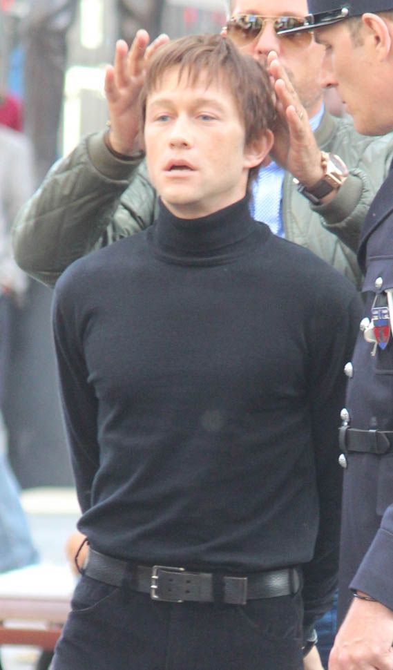 Joseph Gordon Levitt’s 70s walk