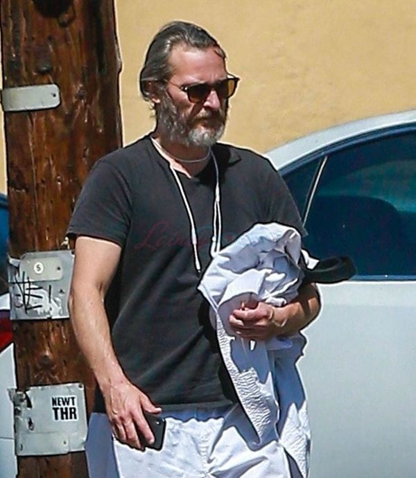 Joaquin Phoenix in Don’t Worry, He Won’t Get Far On Foot