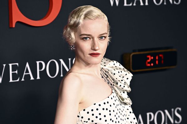 Julia Garner’s dots