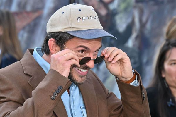 Jonathan Bailey’s slutty little sunglasses