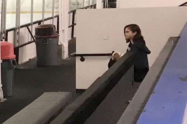 Selena & JB at hockey again
