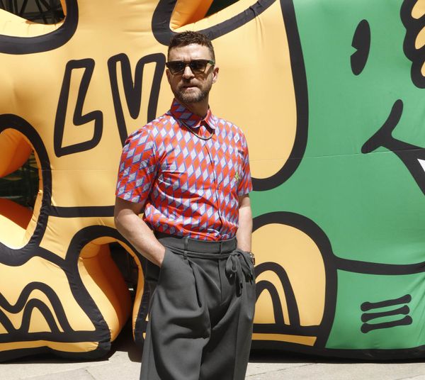 Justin Timberlake tries to make it up for it