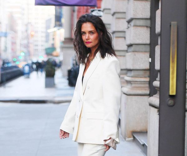 Katie Holmes: Sidewalk Runway before the Red Carpet