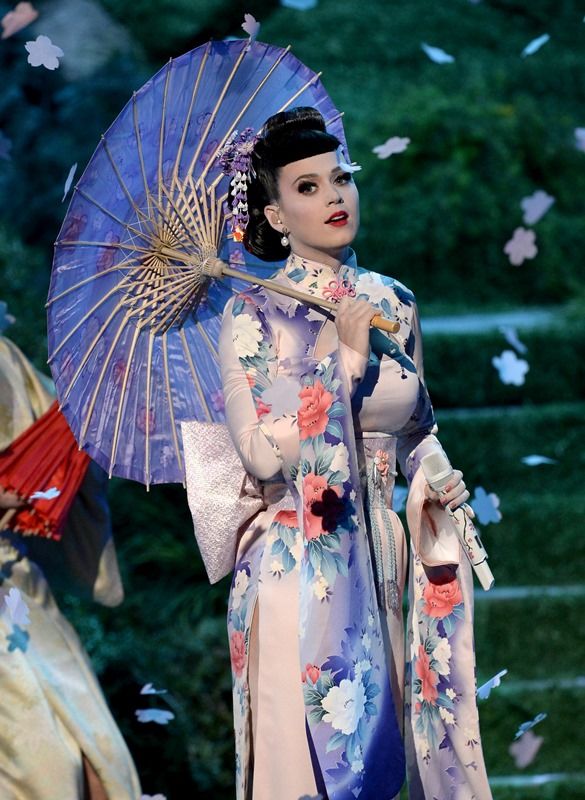 Katy Perry and the people who eat with sticks