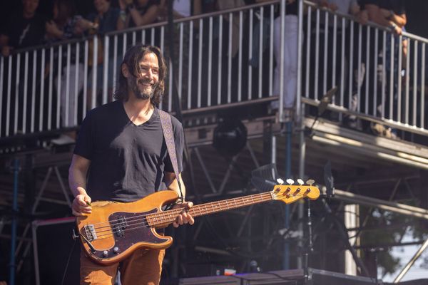 Keanu Reeves: Back on Bass