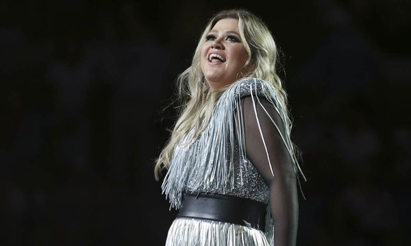 Kelly opens for Serena