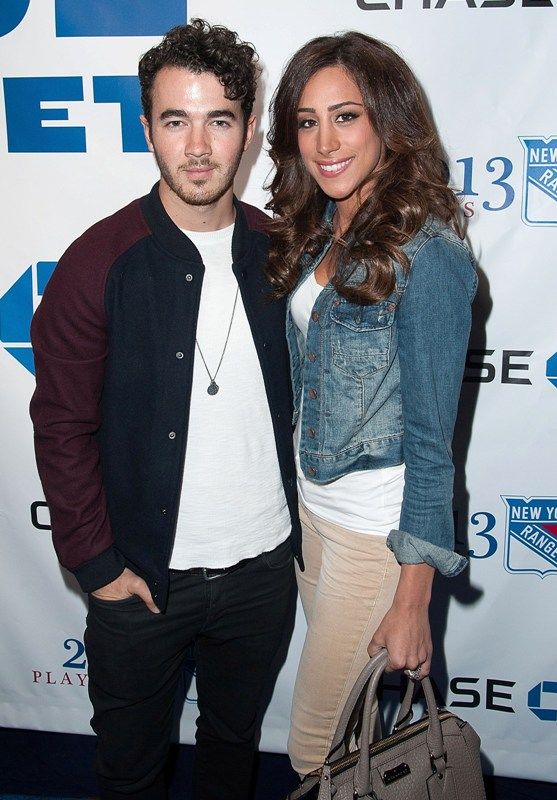 Danielle Jonas Catches The Snitch