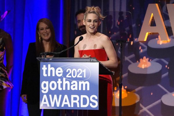 Kristen Stewart gives a speech