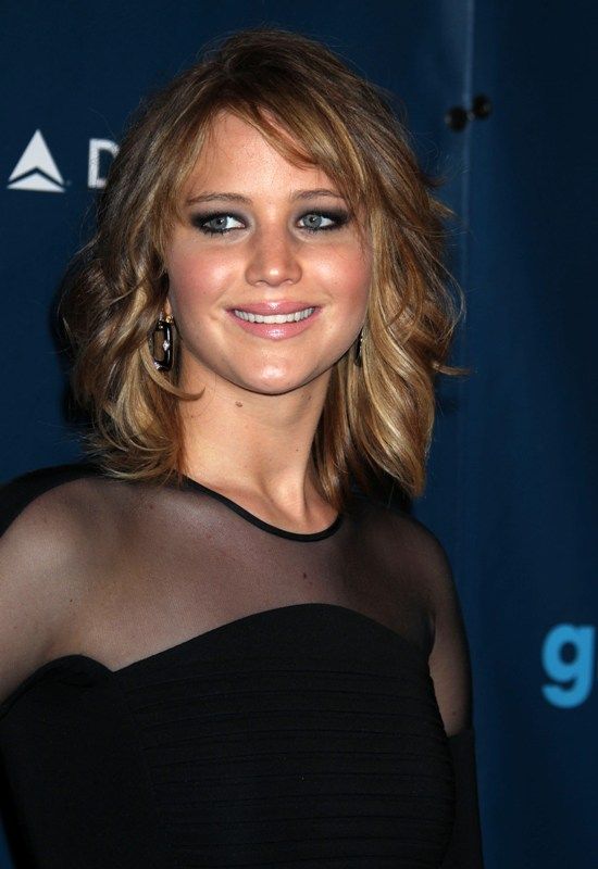 Jennifer Lawrence: new hair, same goof