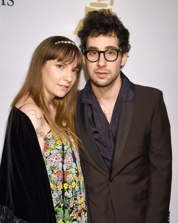 Lena Dunham is single