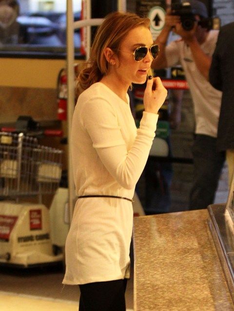 Lilo in white and one pink nail