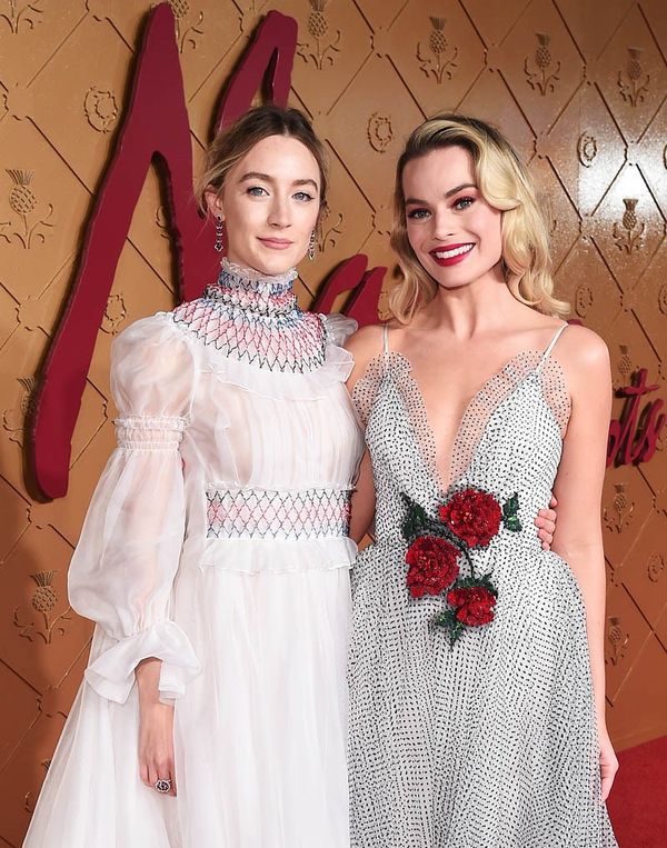 Saoirse Ronan and Margot Robbie in Mary Queen of Scots